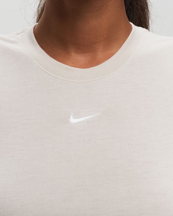 Nike Sportswear Essential Women's Slim Cropped T-Shirt.