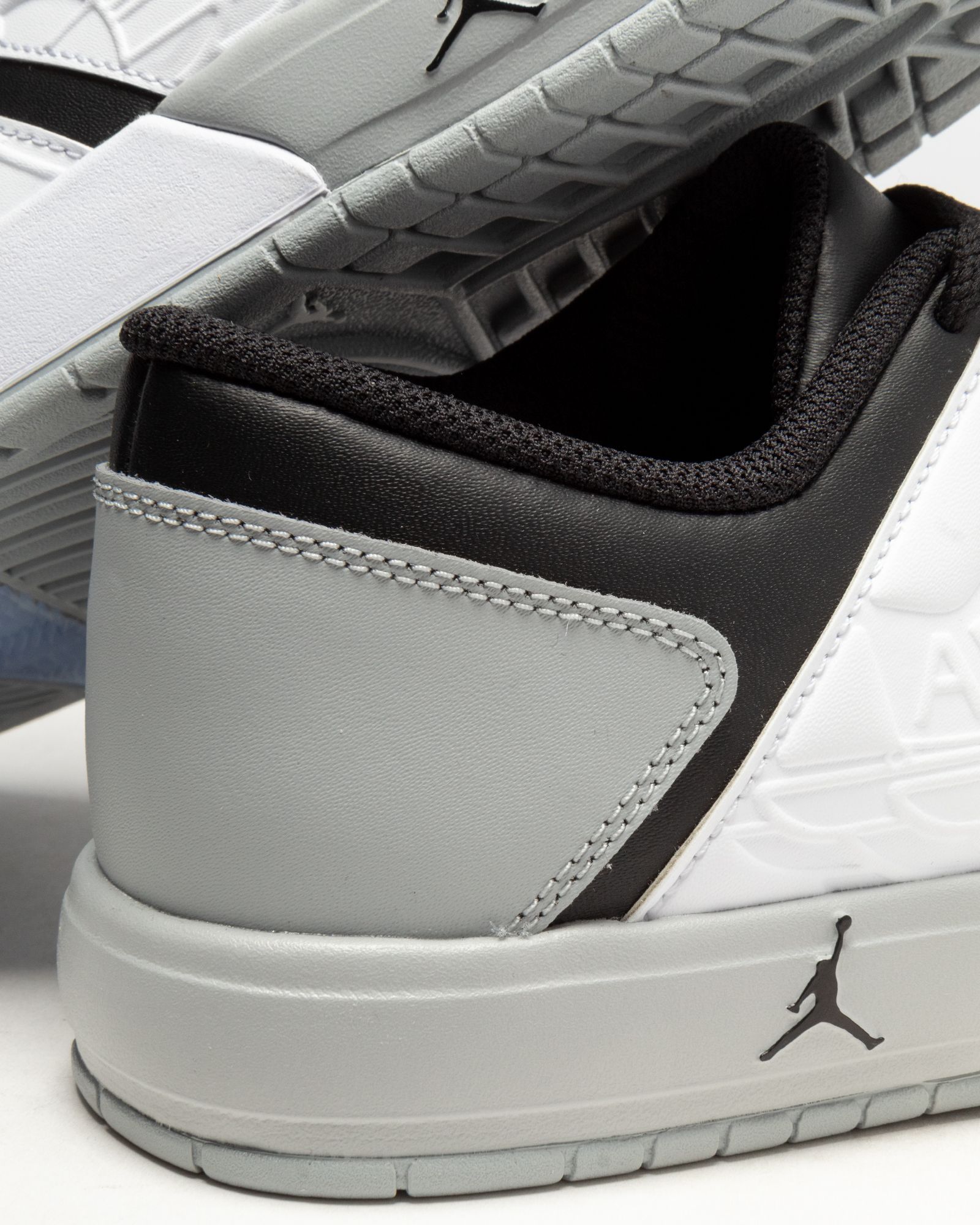 JORDAN NU RETRO 1 LOW (GS)