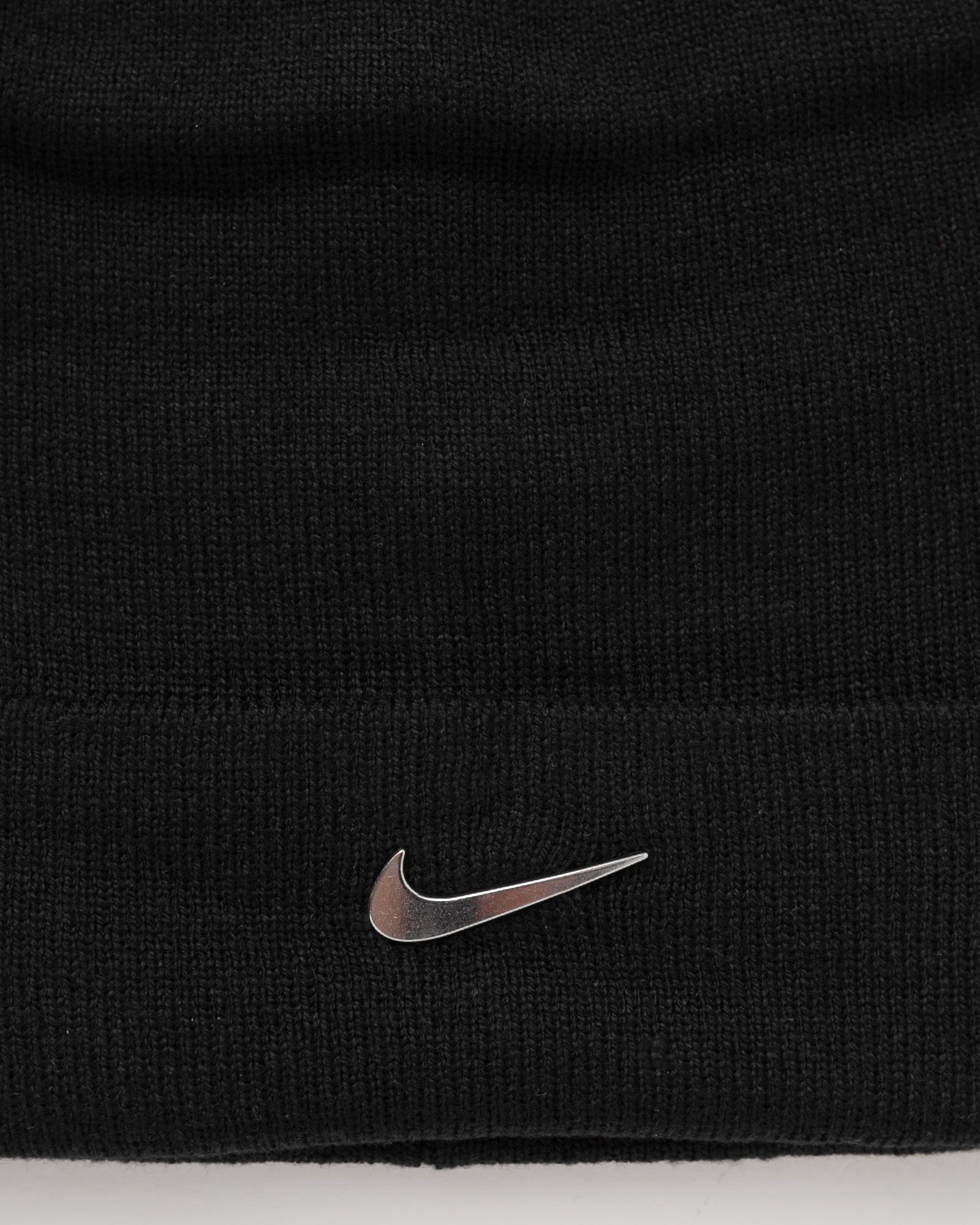 PEAK STANDARD CUFF METAL SWOOSH BEANIE
