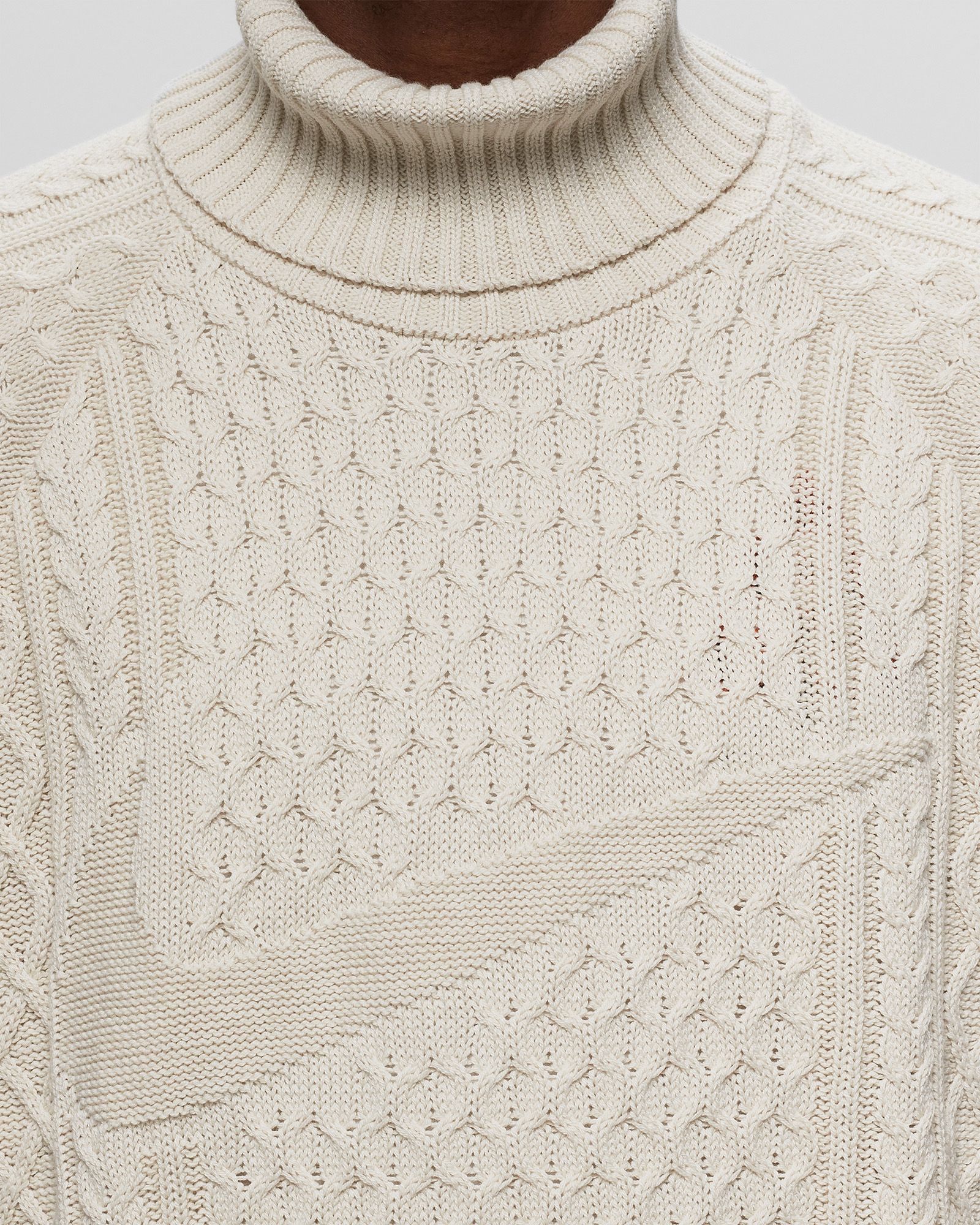 CABLE KNIT TURTLENECK