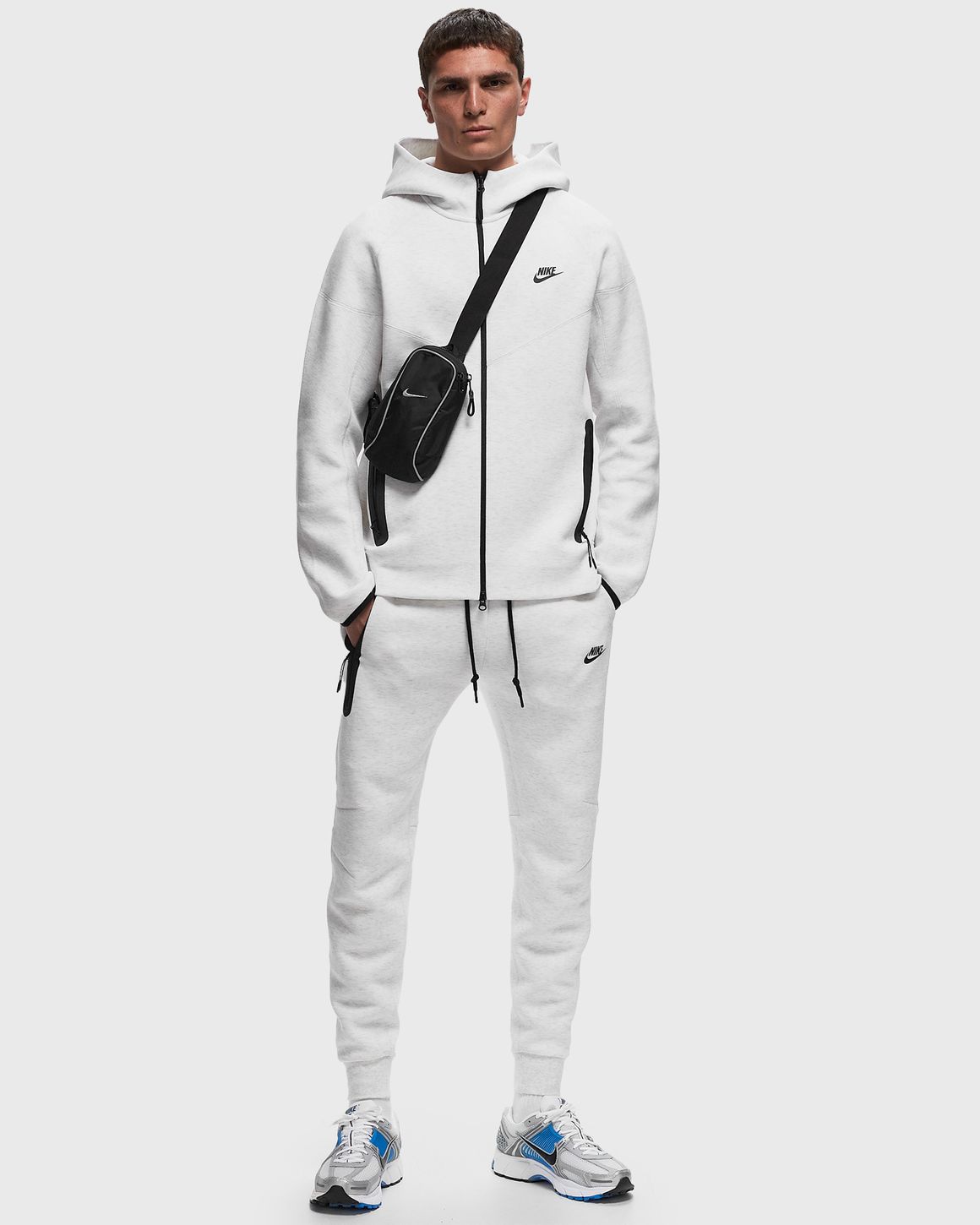 Nike tech fleece joggers white sale