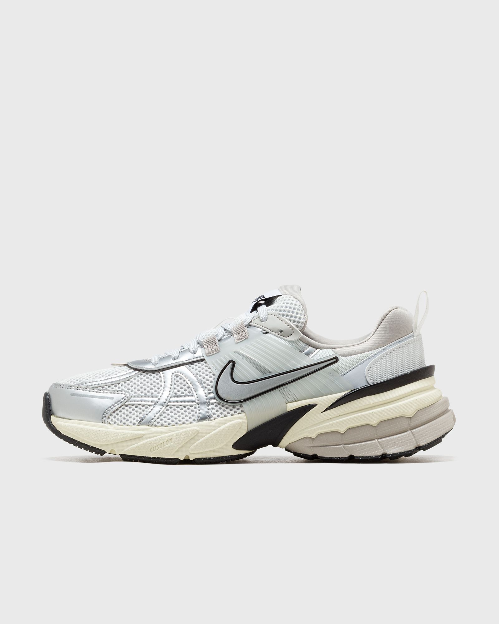 Nike WMNS V2K RUN men Lowtop white in Größe:44,5