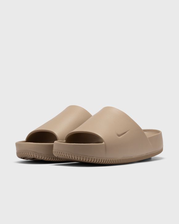 Brown nike store flip flops