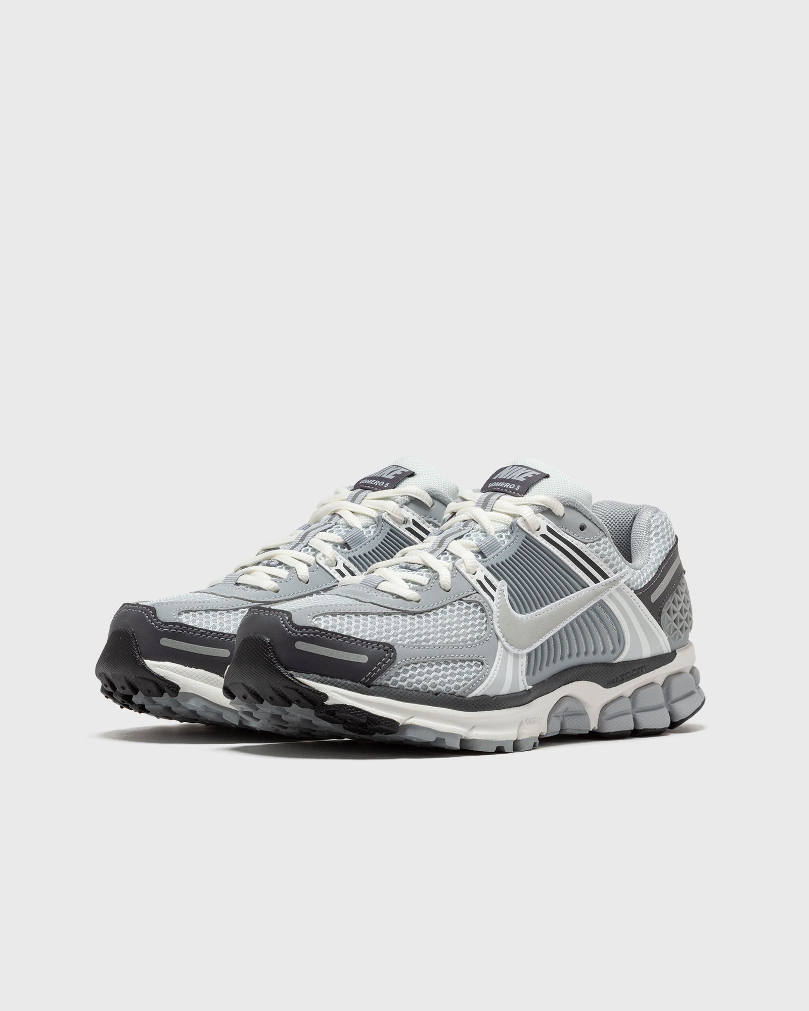 WMNS NIKE ZOOM VOMERO 5