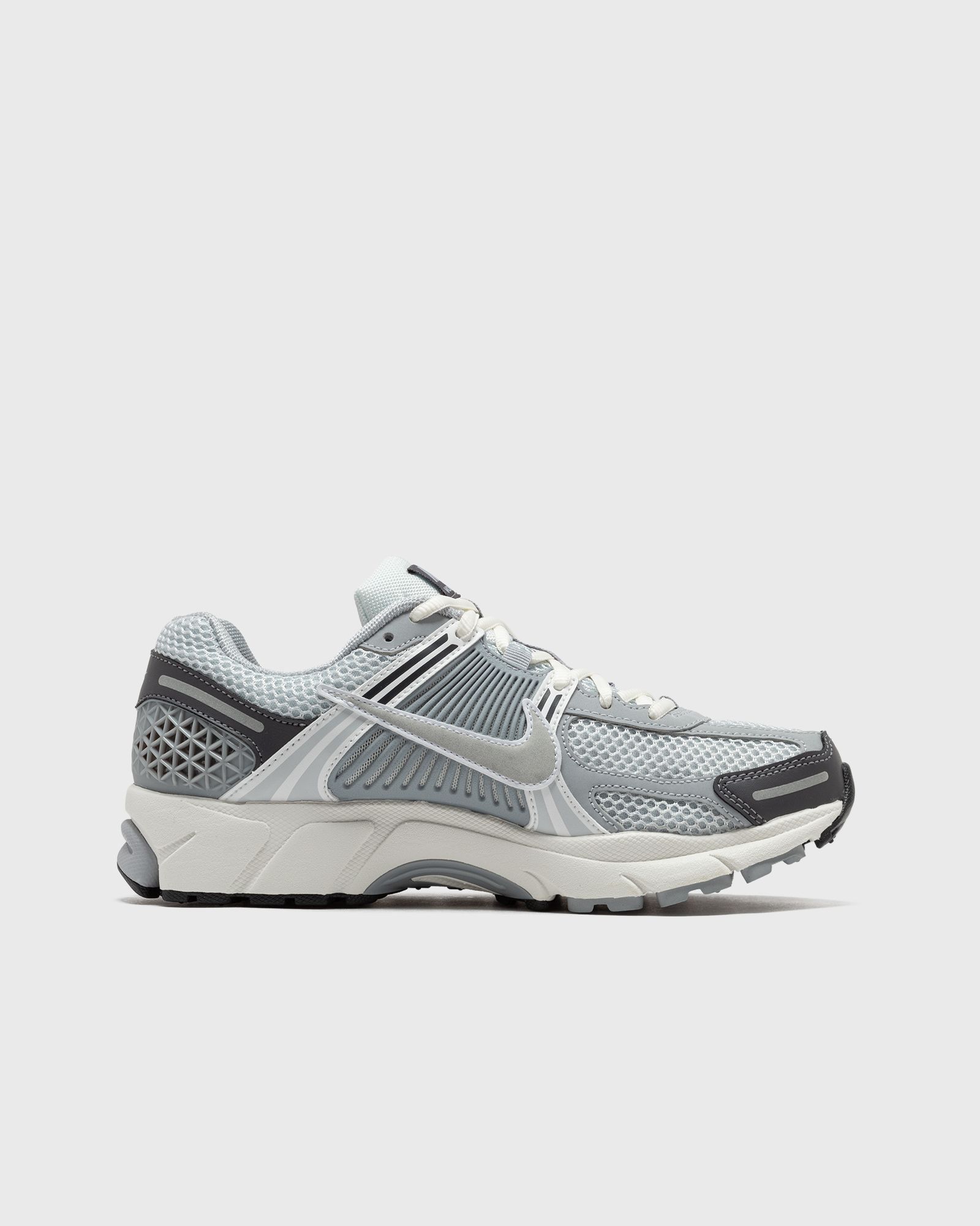 WMNS NIKE ZOOM VOMERO 5