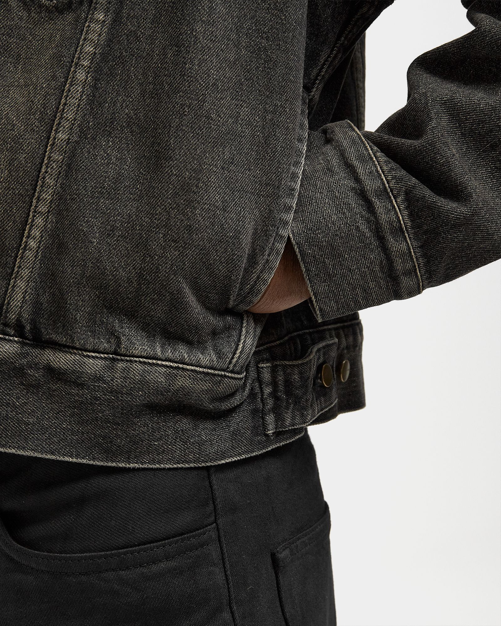 DENIM TRUCKER JACKET