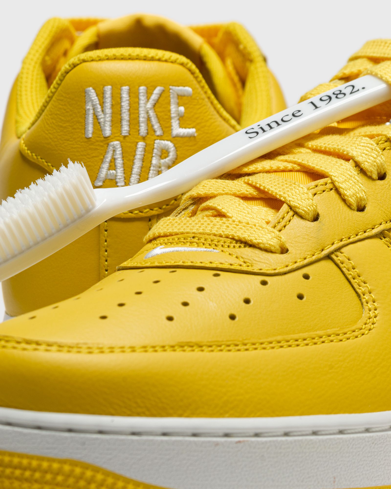 Nike AIR FORCE 1 LOW RETRO Yellow | BSTN Store