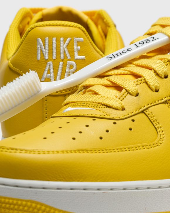 Nike Men Air Force 1 Low Retro (speed yellow / summit white-speed yellow)