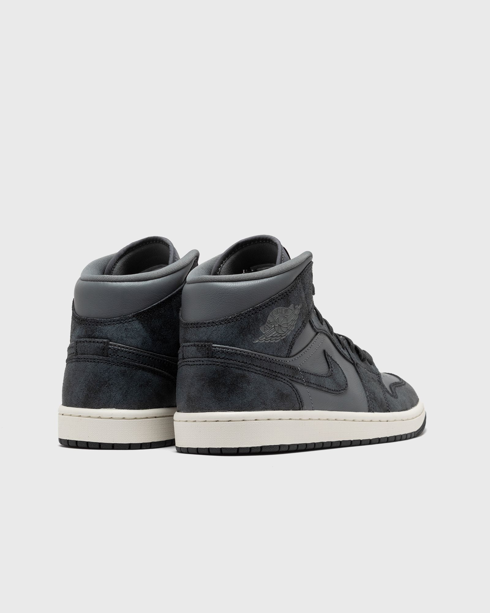 WMNS AIR JORDAN 1 MID SE