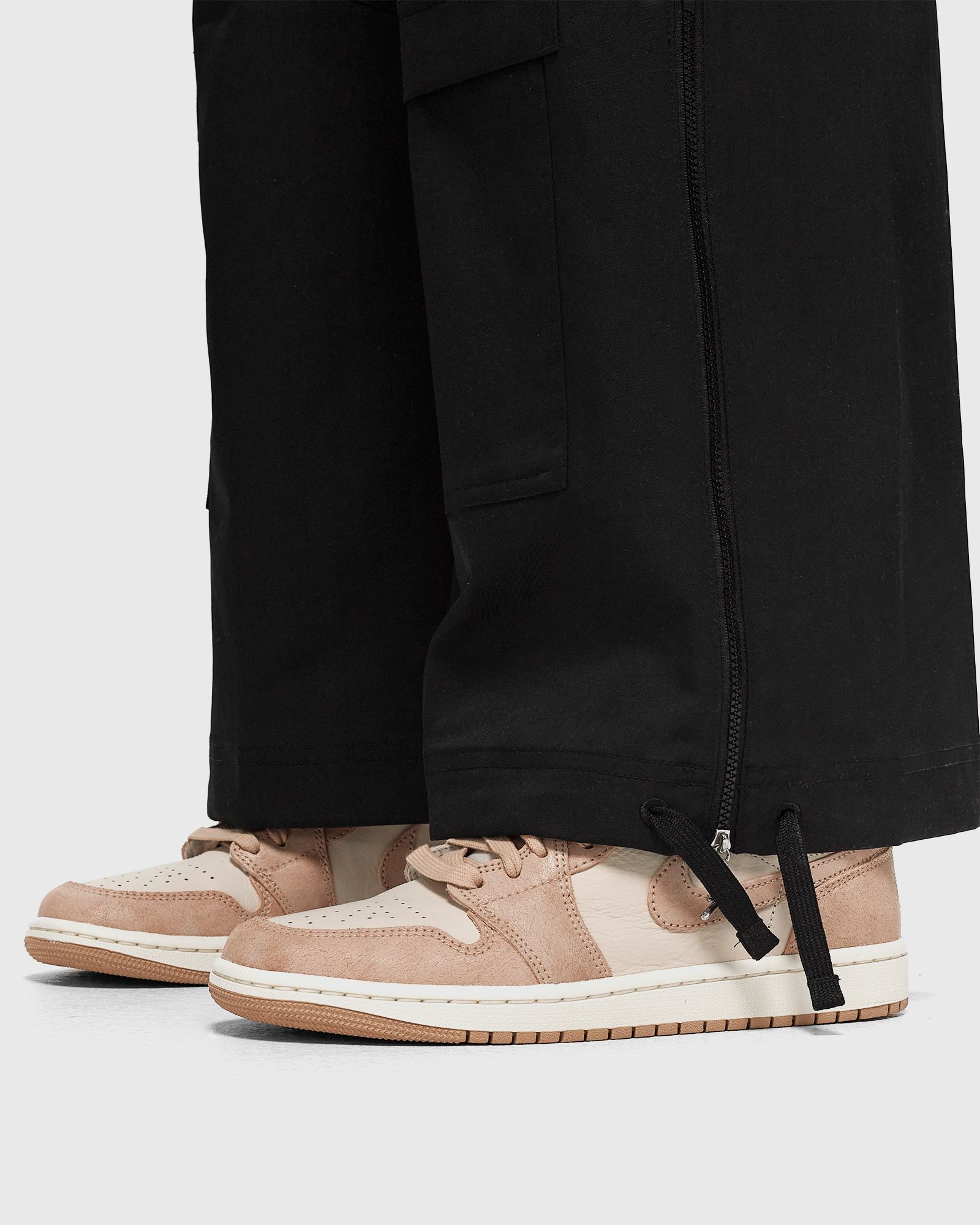 WMNS AIR JORDAN 1 MID SE