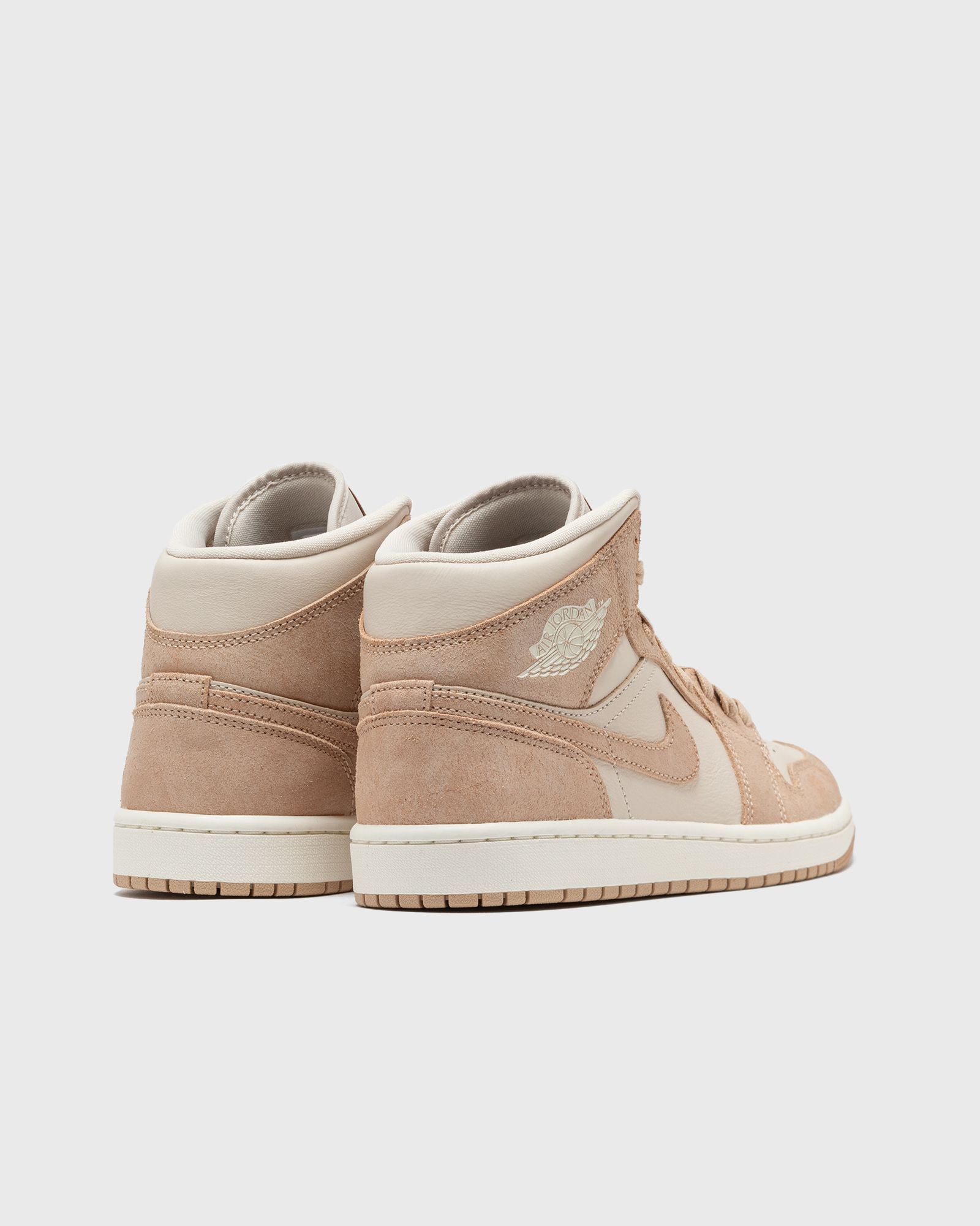 WMNS AIR JORDAN 1 MID SE