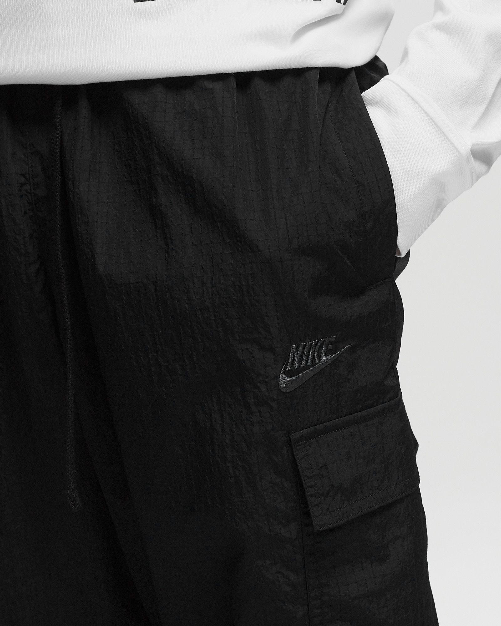 Nike Sportswear Repeat Men's Lightweight Woven Pants