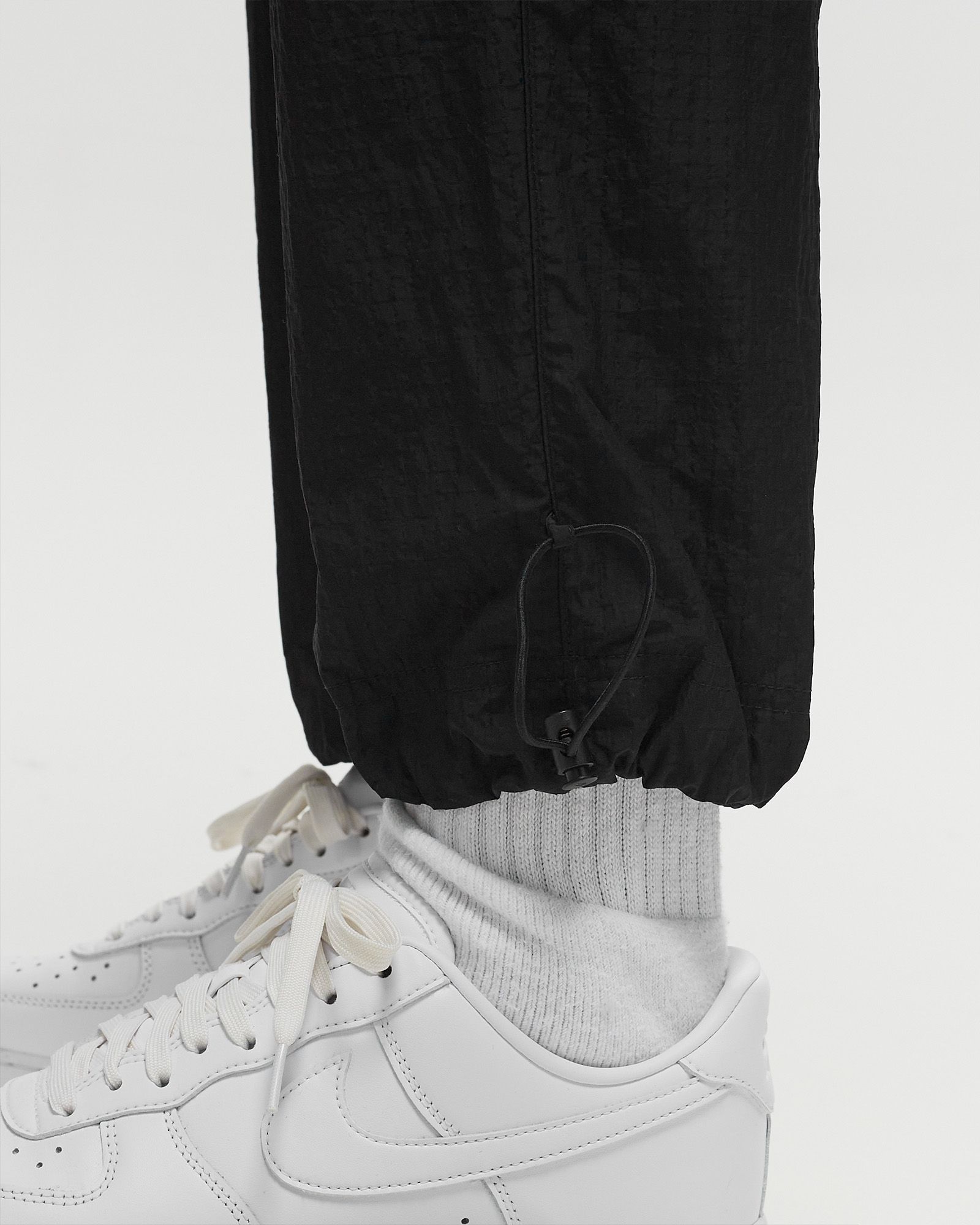 Nike Sportswear Repeat Men's Lightweight Woven Pants