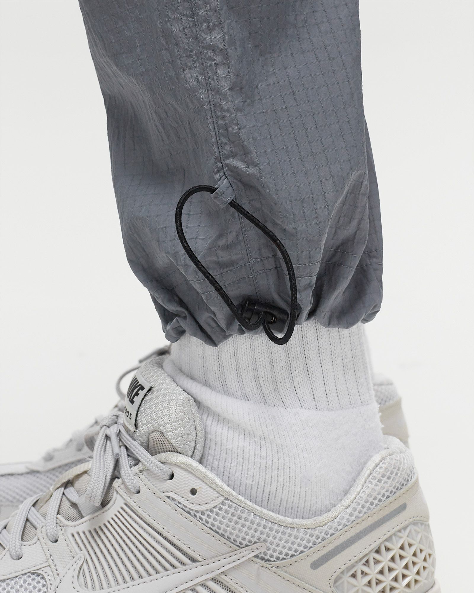 Nike Sportswear Repeat Men's Lightweight Woven Pants