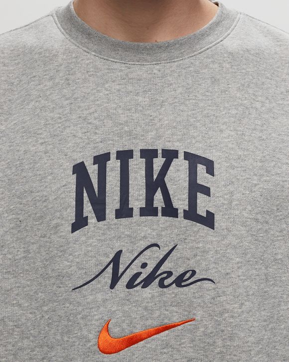 Nike club swoosh hotsell crew sweatshirt in grey