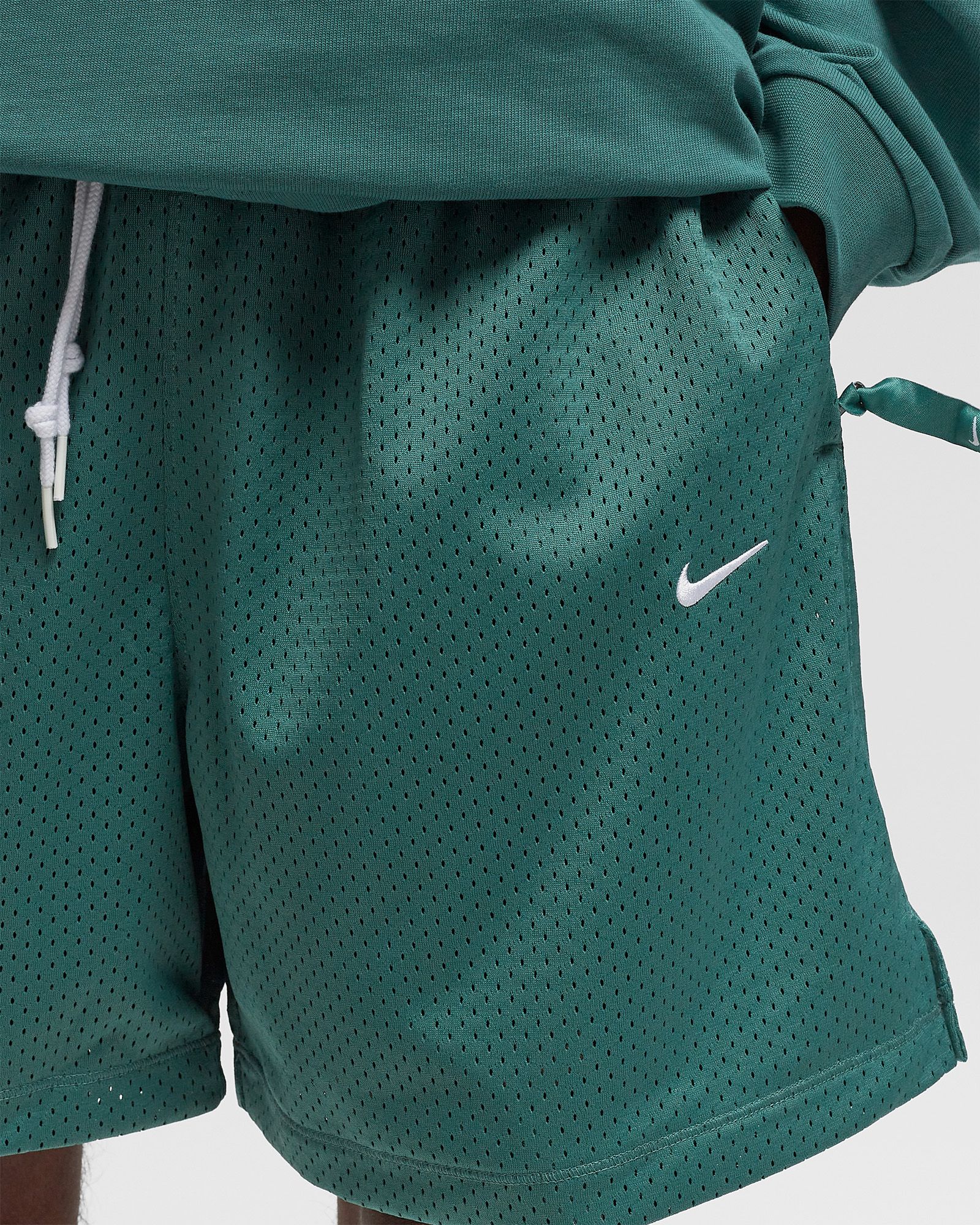 Solo Swoosh Mesh Shorts