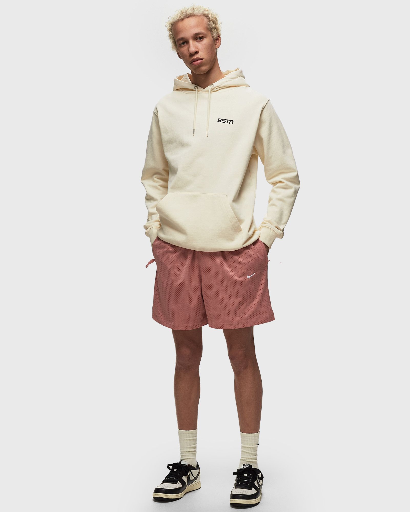 Solo Swoosh Mesh Shorts