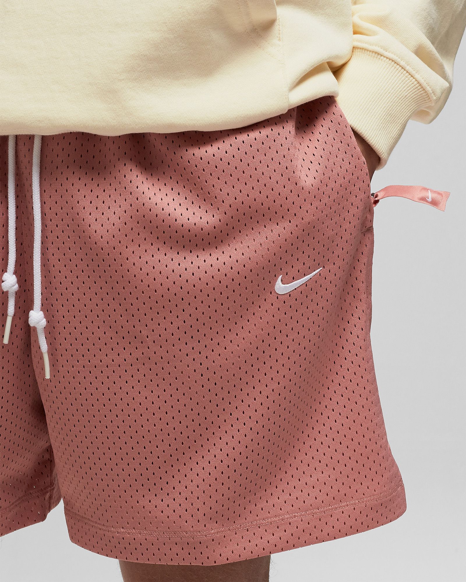 Solo Swoosh Mesh Shorts