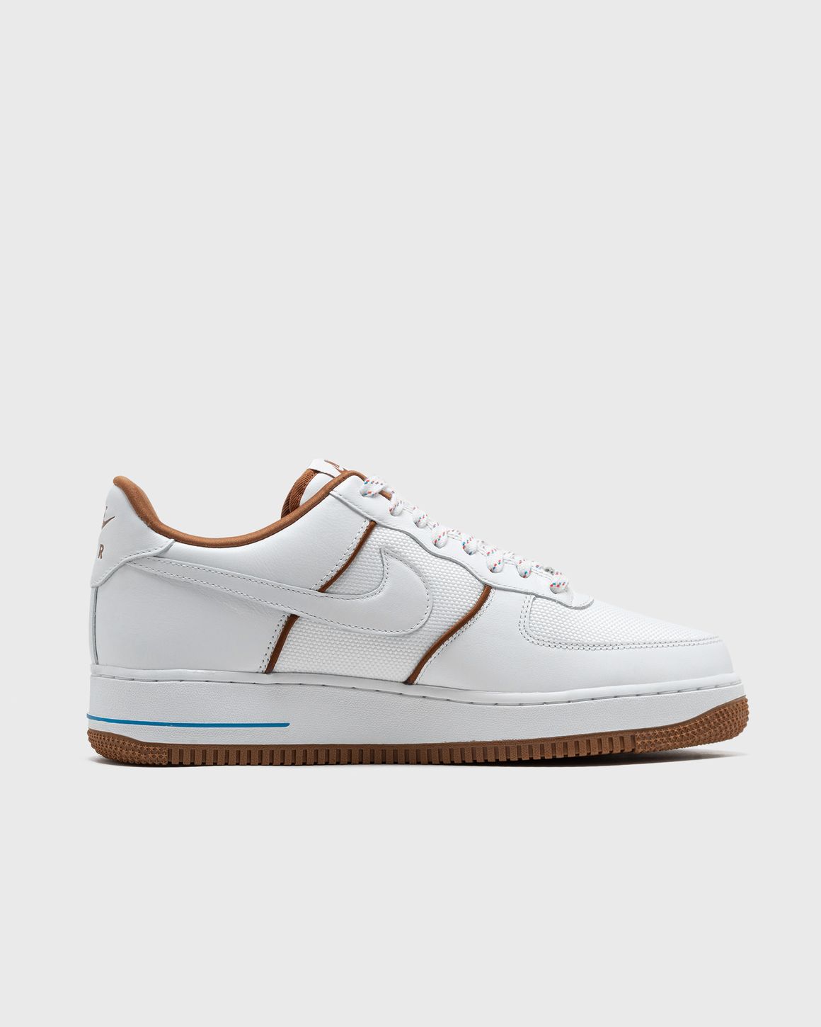 Nike air force 1 07 le low white on sale