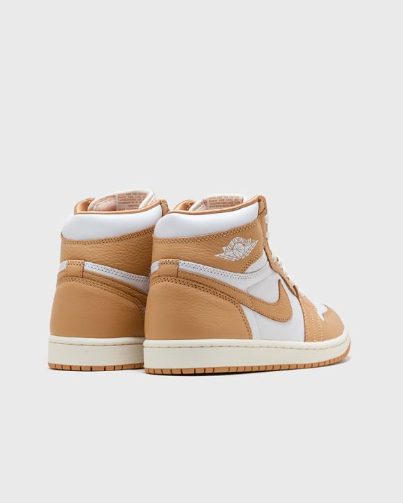 Jordan WMNS AIR JORDAN 1 RETRO HI OG 'Praline' Brown/White -  PRALINE/WHITE-SAIL