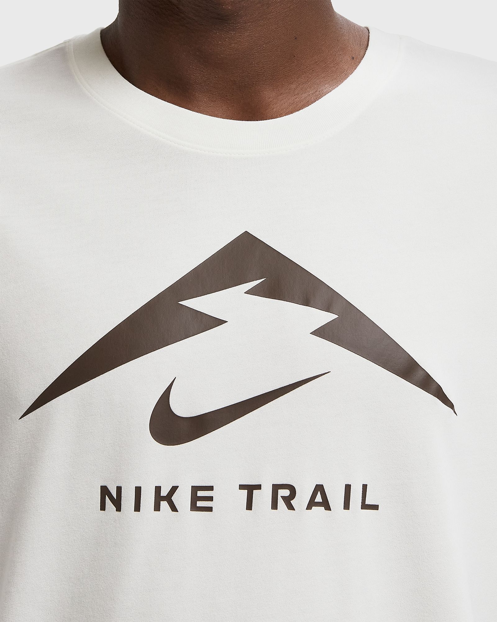 DF TEE TRAIL LOGO
