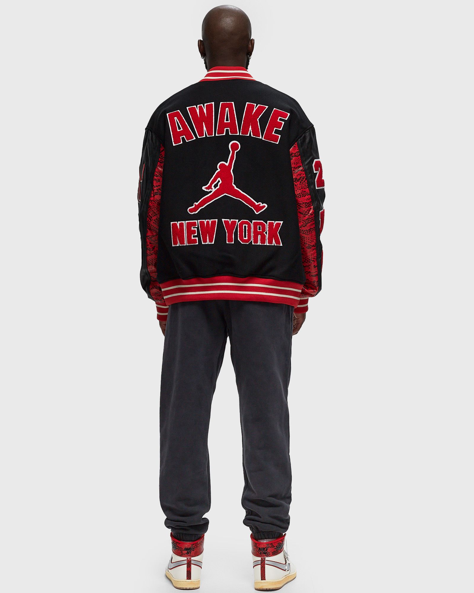 ナイキ　JORDAN Awake NY Varsity Jacket　スタジャン Air Jordan x Awake NY Varsity Jacket in Black/Royal Nike