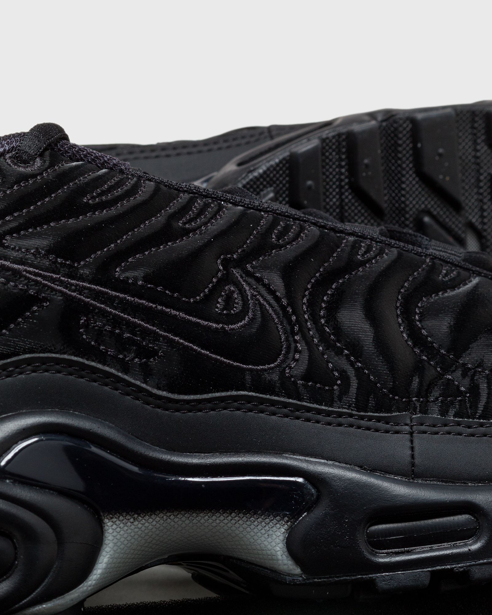 WMNS NIKE AIR MAX PLUS 'Black Anthracite'