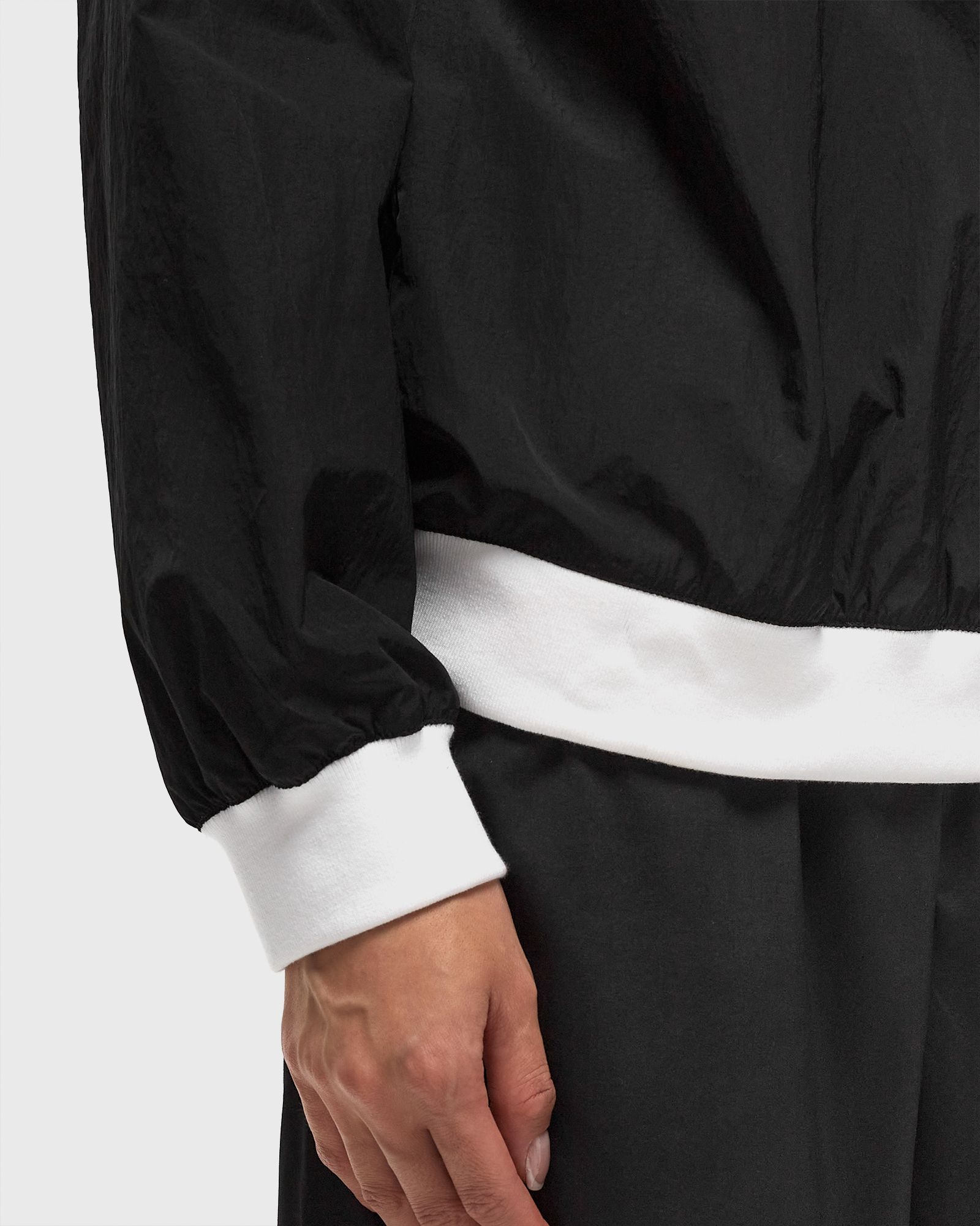 WMNS Essential Woven Woven UV Protection Long-Sleeve V-Neck Crew