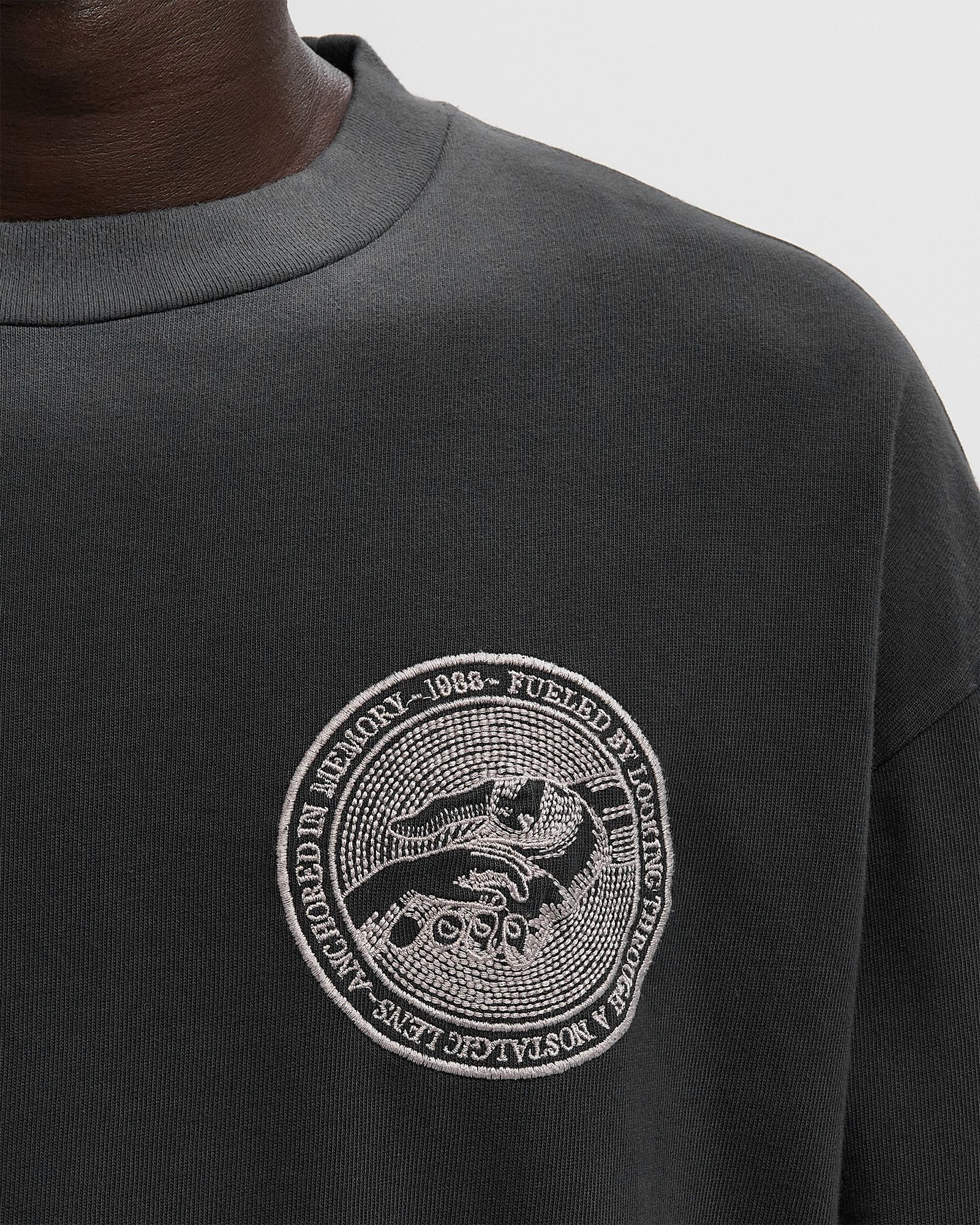 BOND EMBLEM LONGSLEEVE