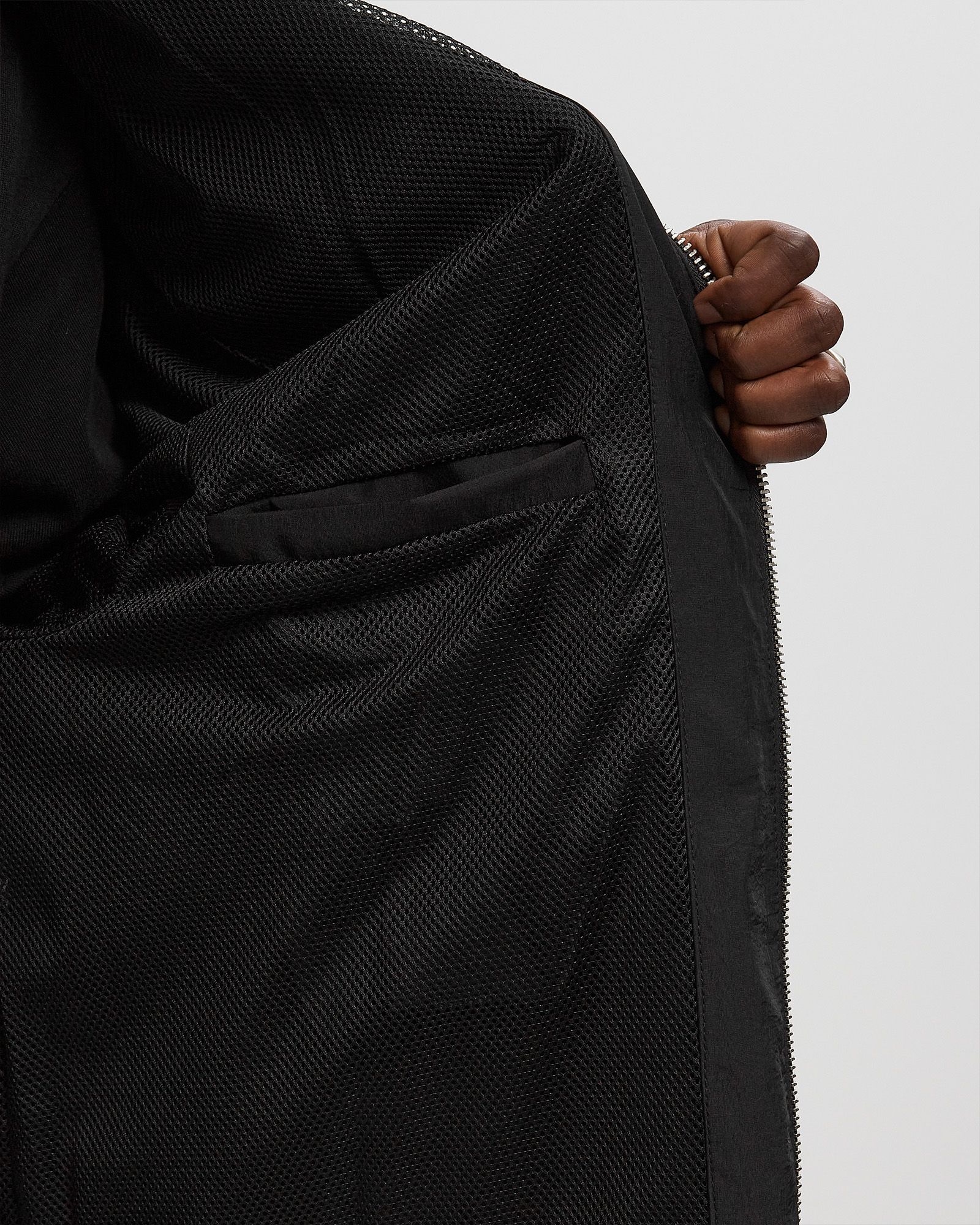 SIGNATURE RAIN JACKET