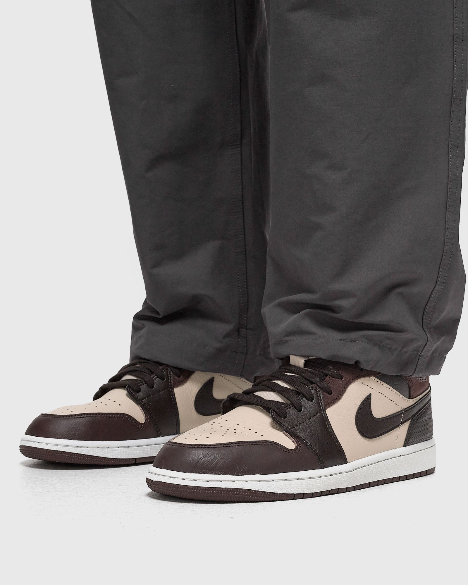 AIR JORDAN 1 MID SE 'PARIS YMCA'