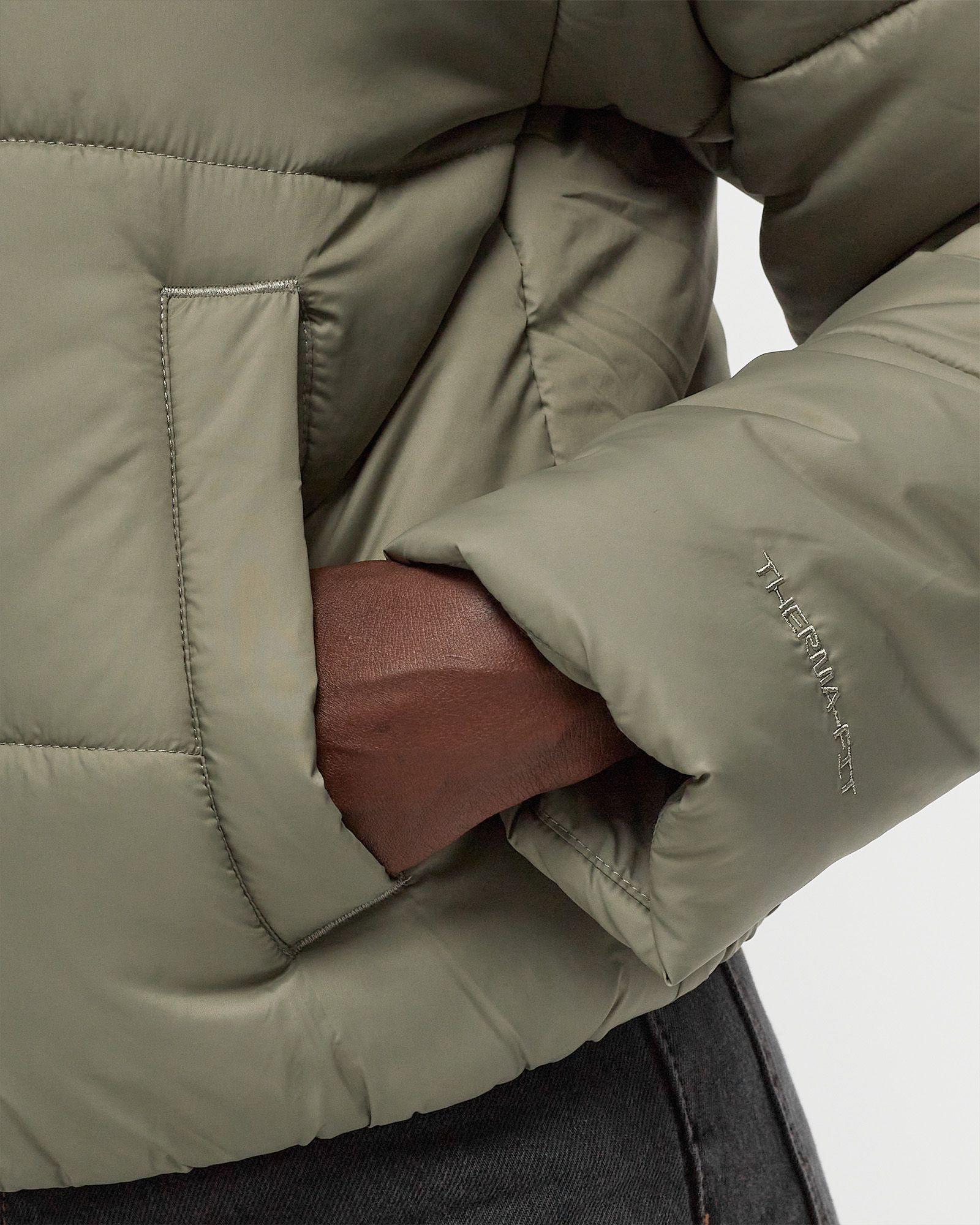 WMNS Classic Puffer Therma-FIT Loose Hooded Jacket