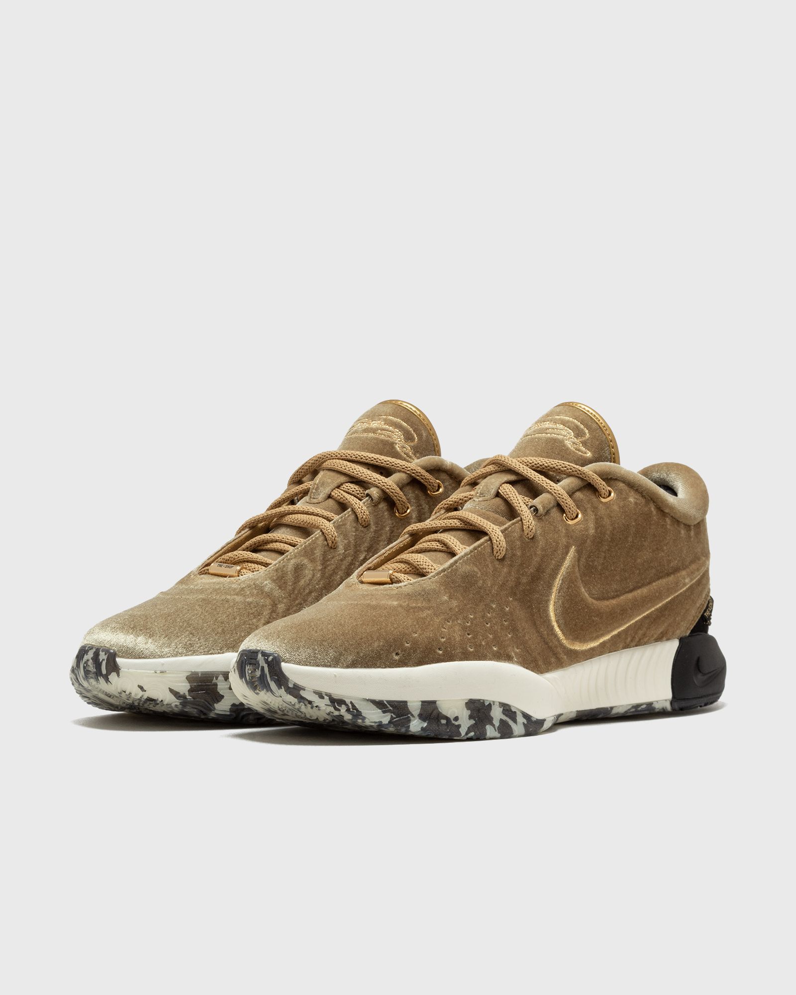 Nike LEBRON XXI QS Gold | BSTN Store