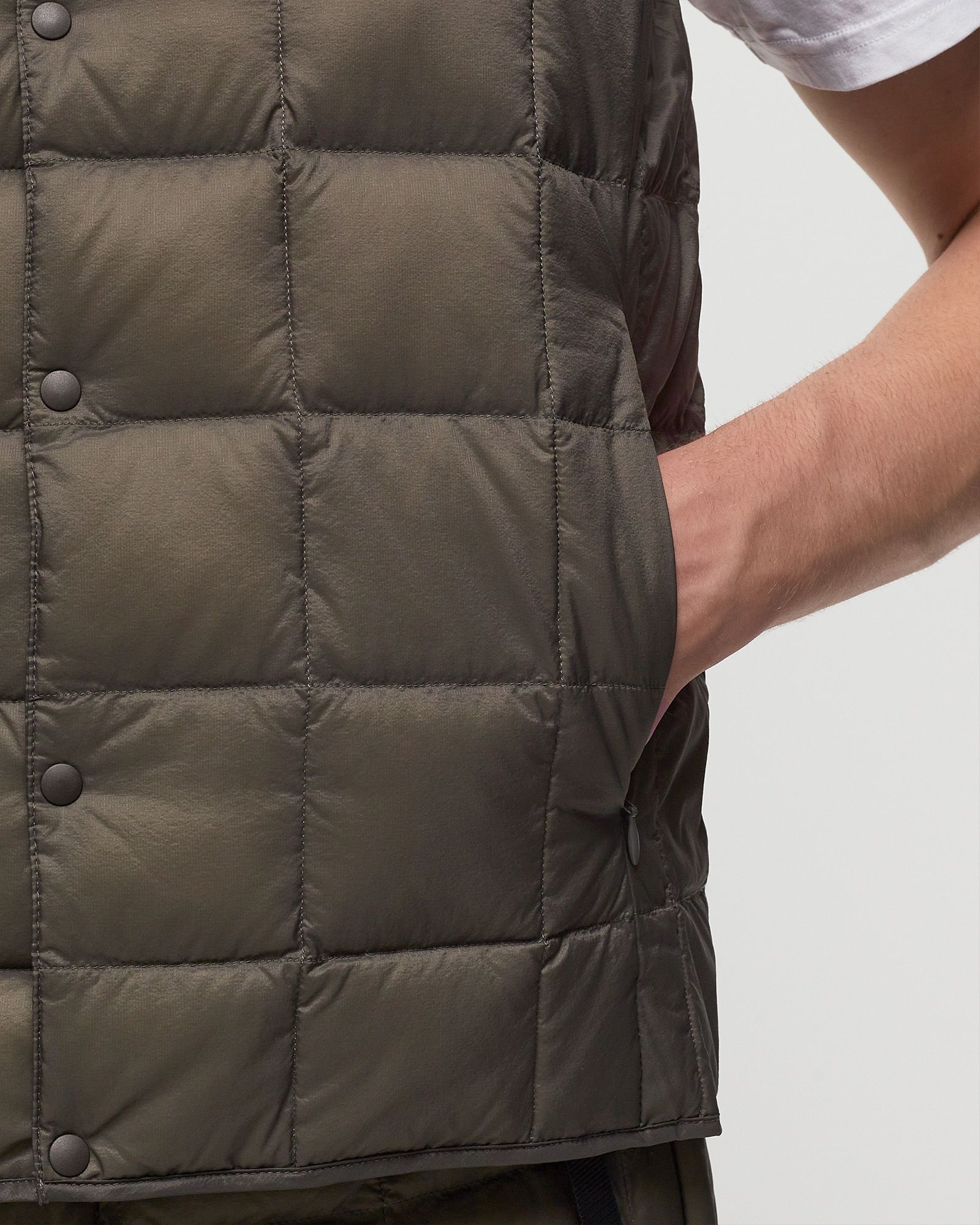 INNER DOWN VEST