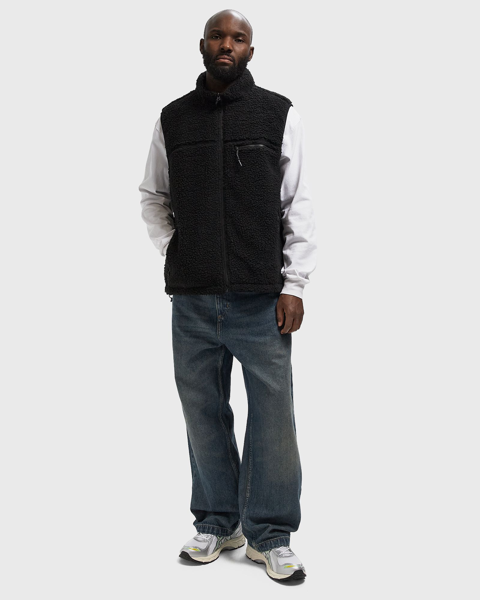 Gramicci REVERSIBLE SHERPA VEST Black | BSTN Store