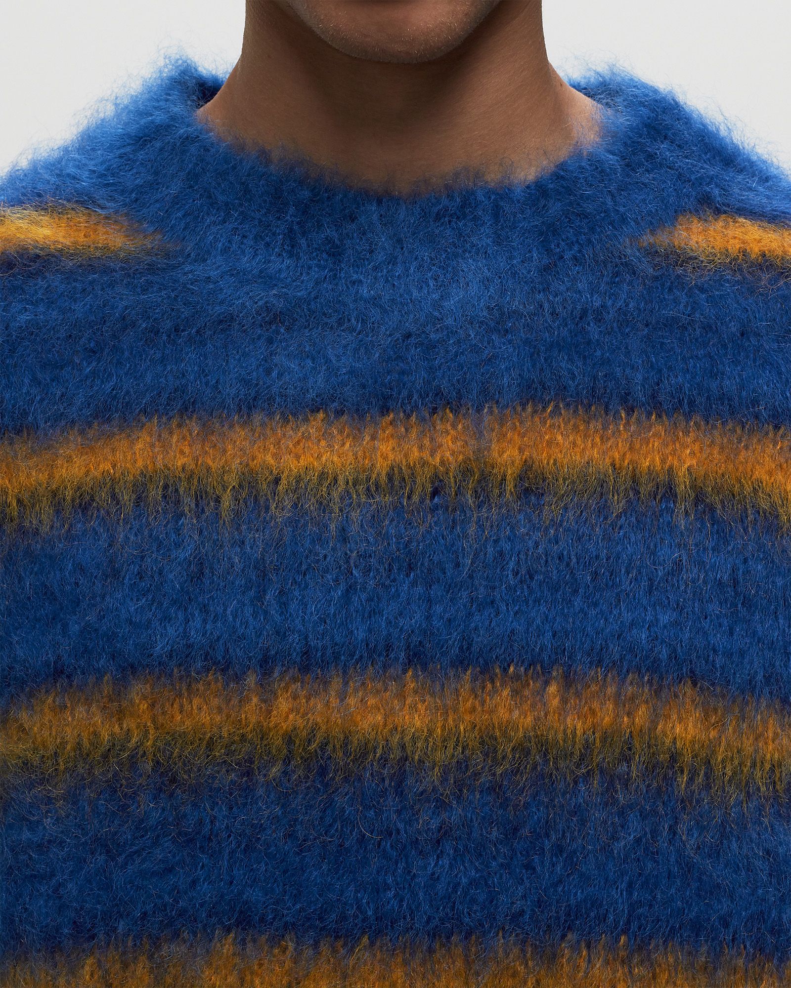 ROUNDNECK SWEATER