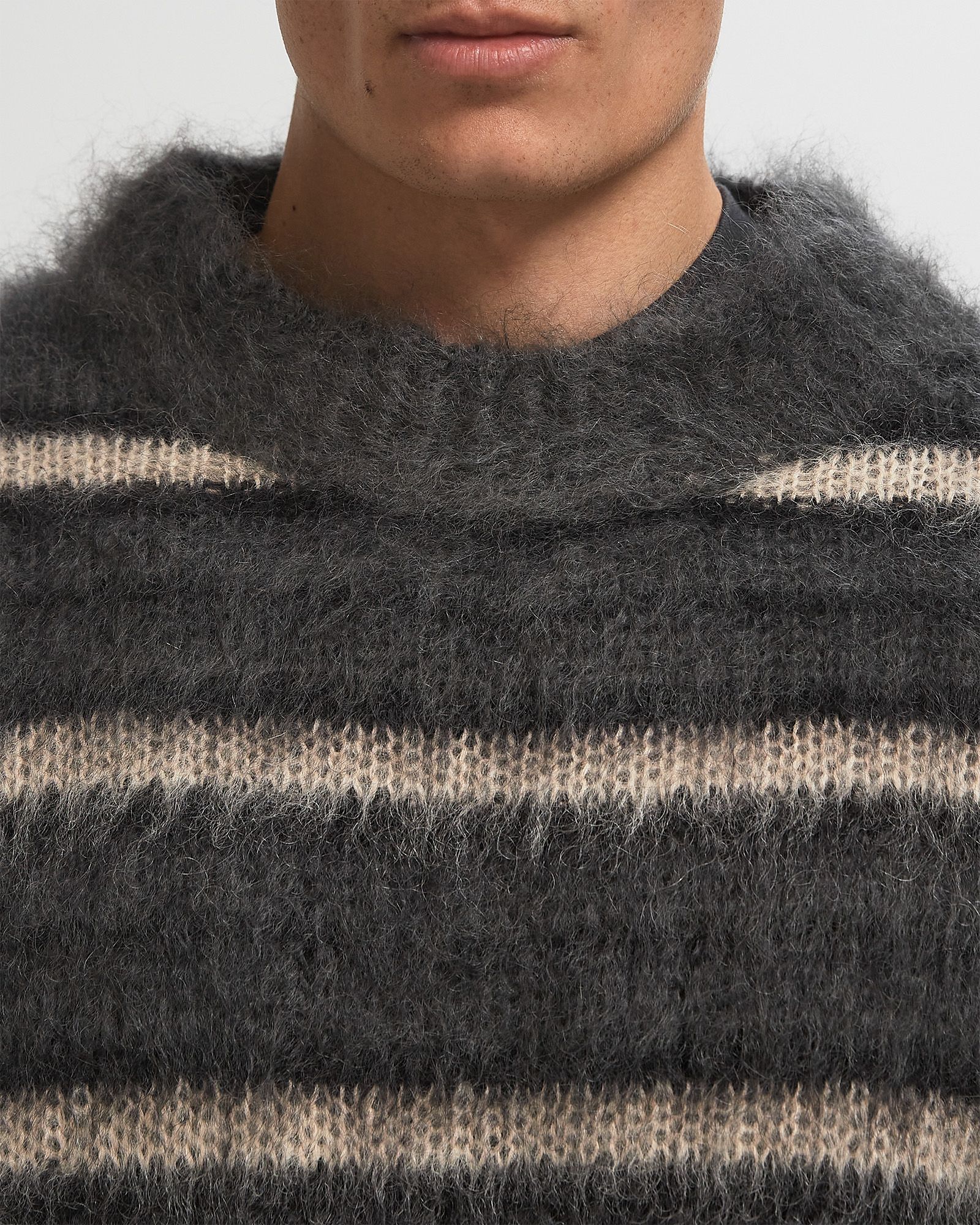ROUNDNECK SWEATER