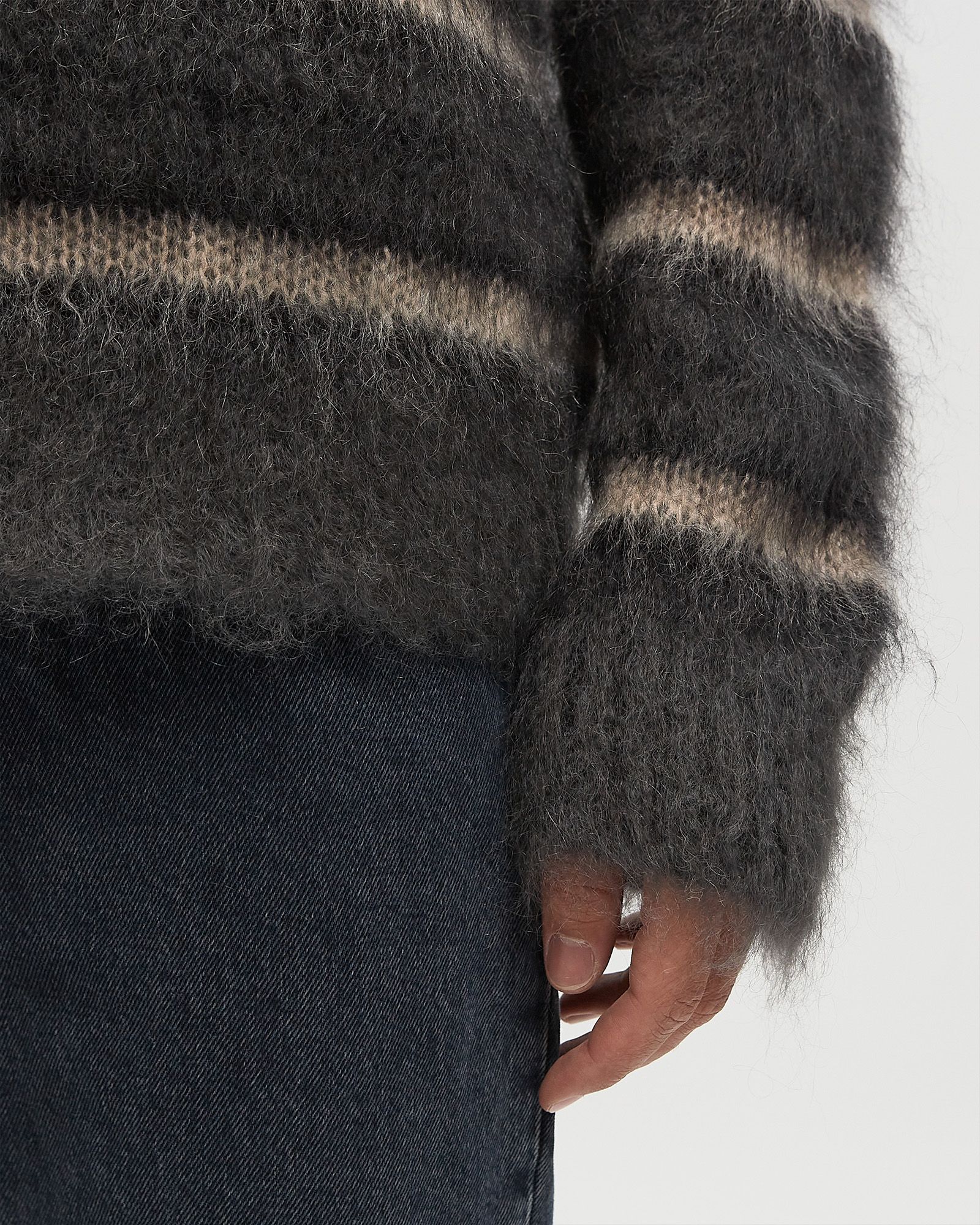 ROUNDNECK SWEATER