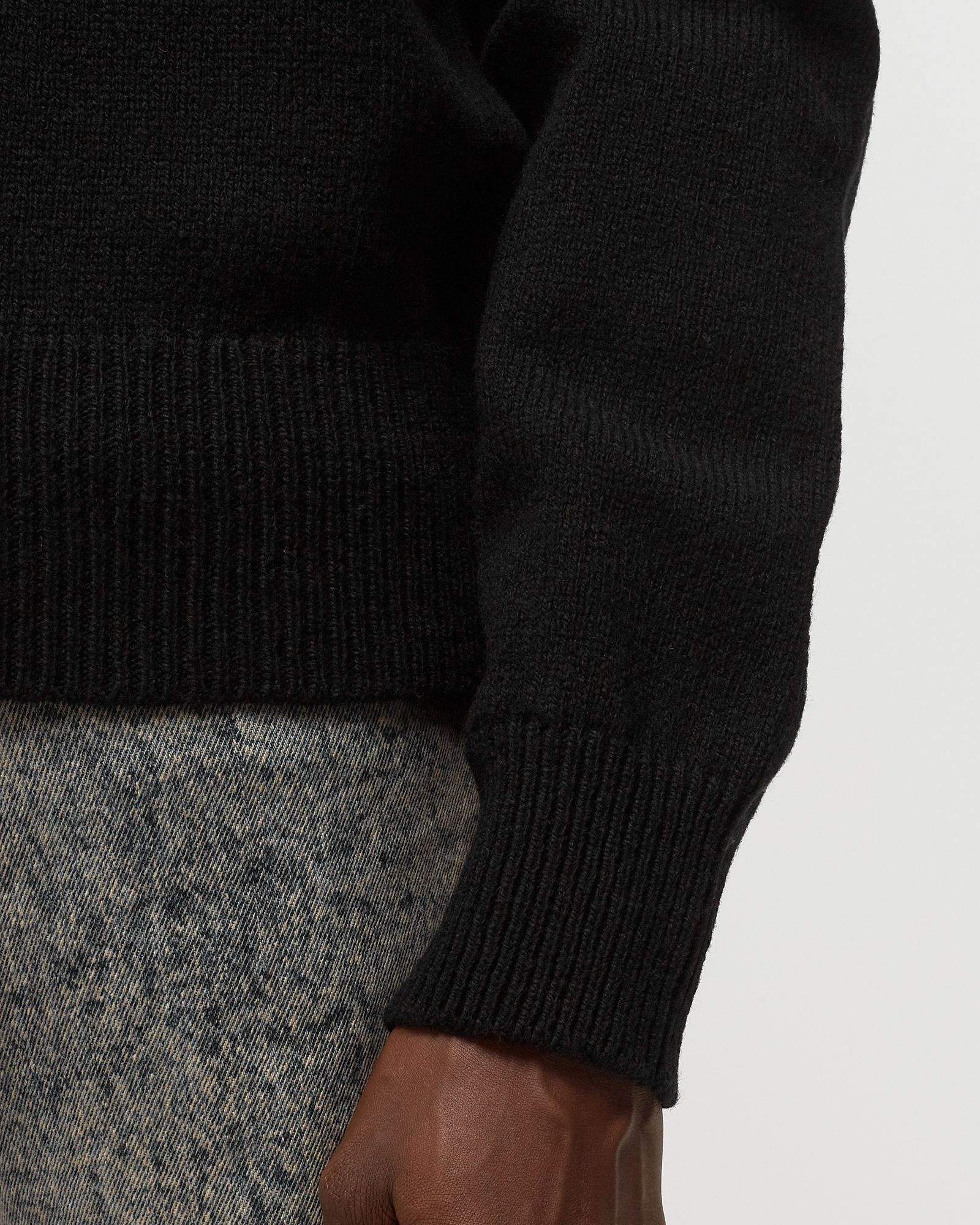 ROUNDNECK SWEATER