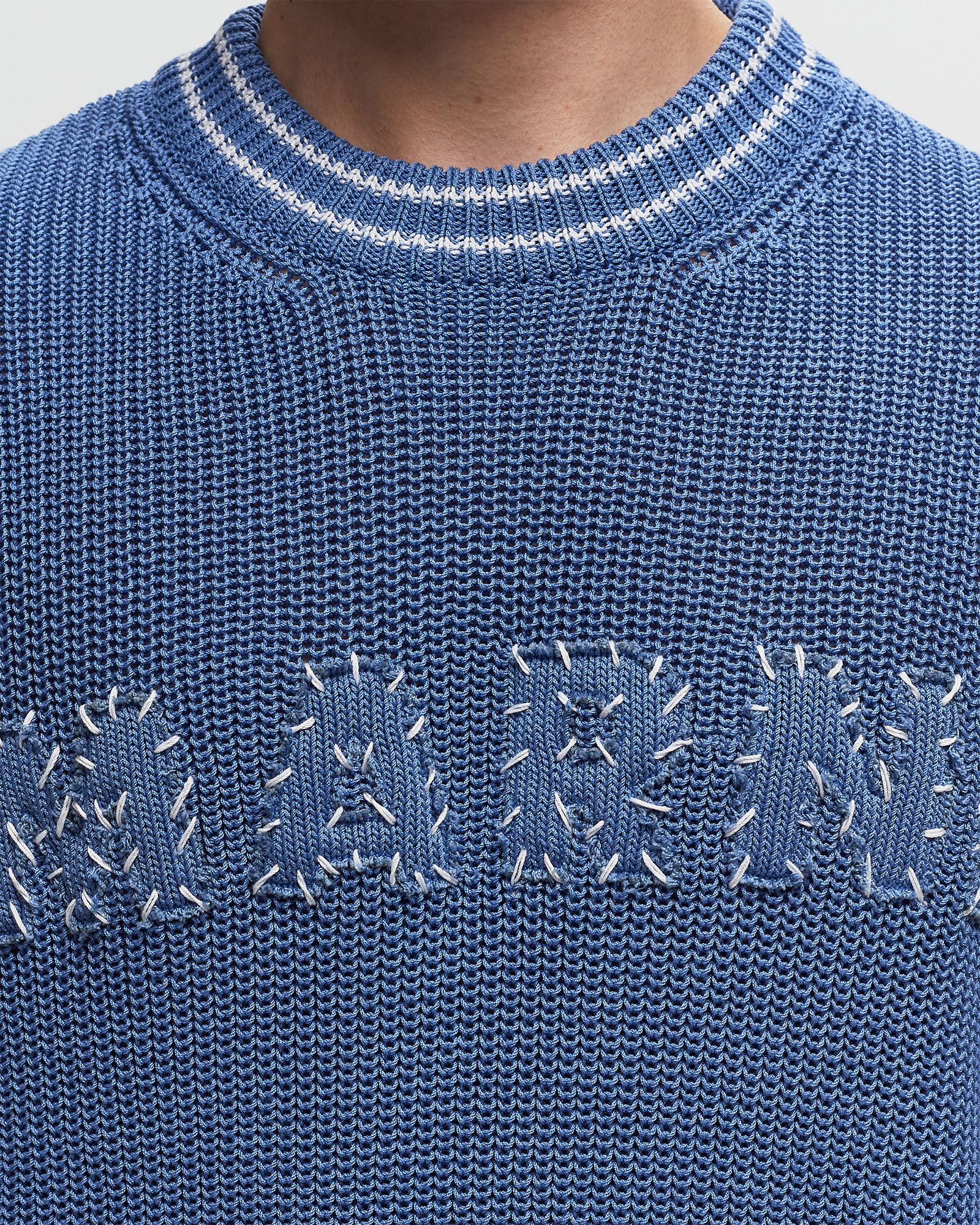 ROUNDNECK SWEATER