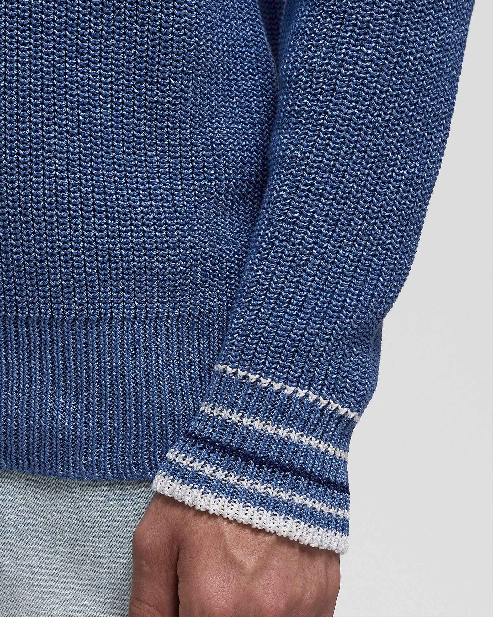 ROUNDNECK SWEATER