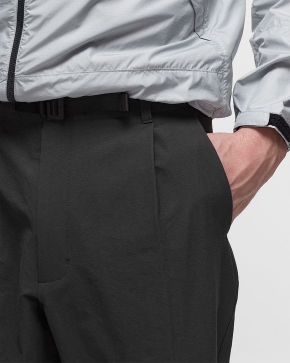 One Tuck Tapered Ankle Pants