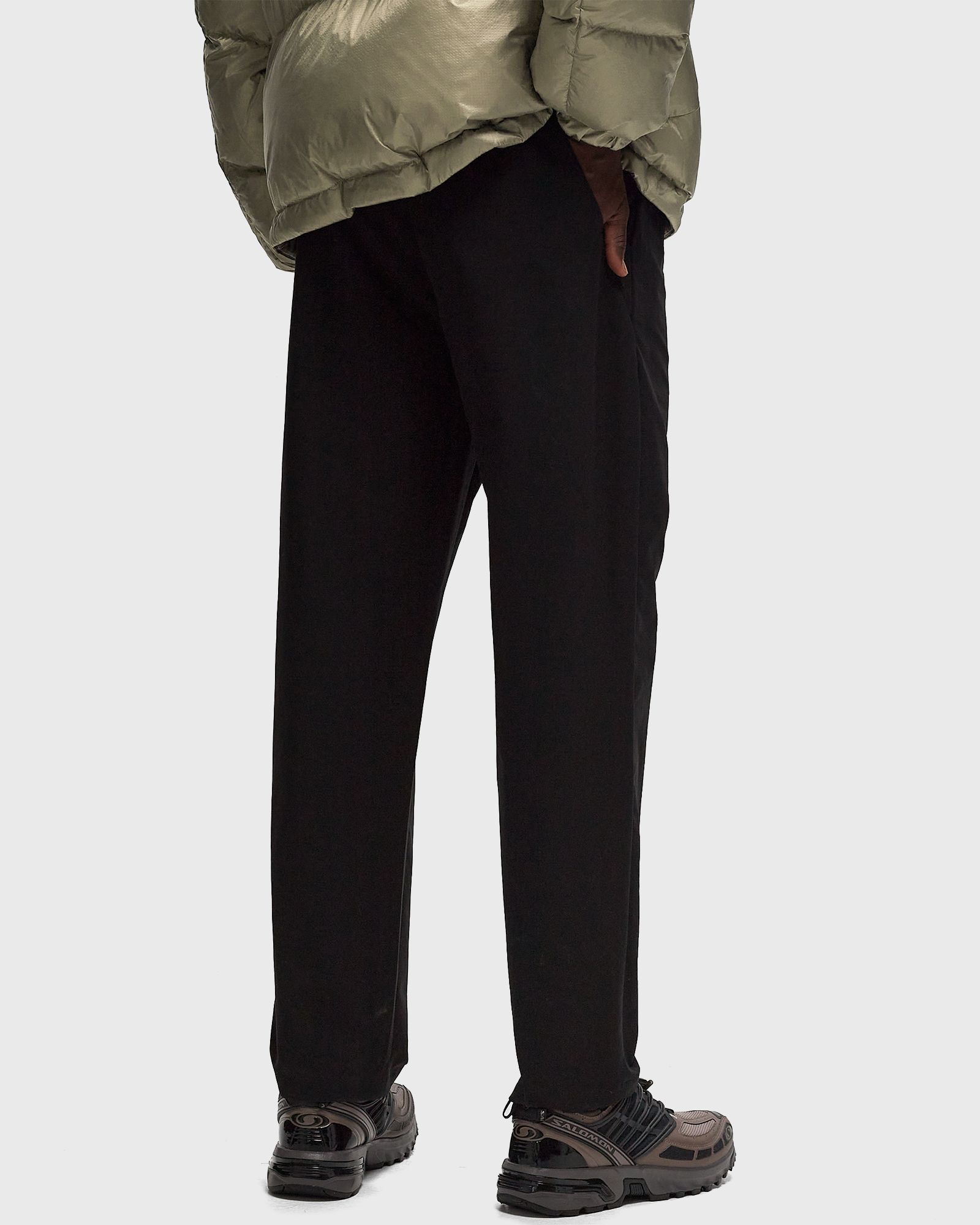 One Tuck Tapered Stretch Pants