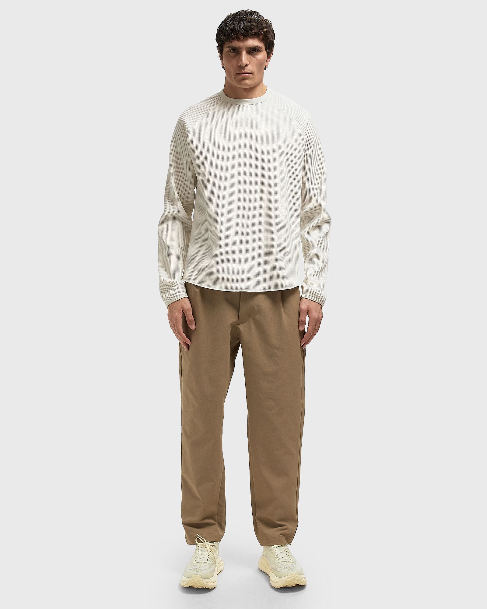 One Tuck Tapered Stretch Pants