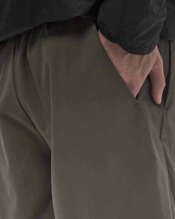 One Tuck Light Stretch Shorts