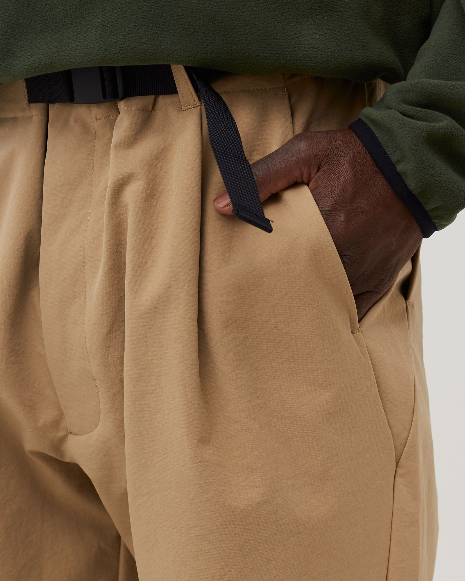 One Tuck Tapered Stretch Pants