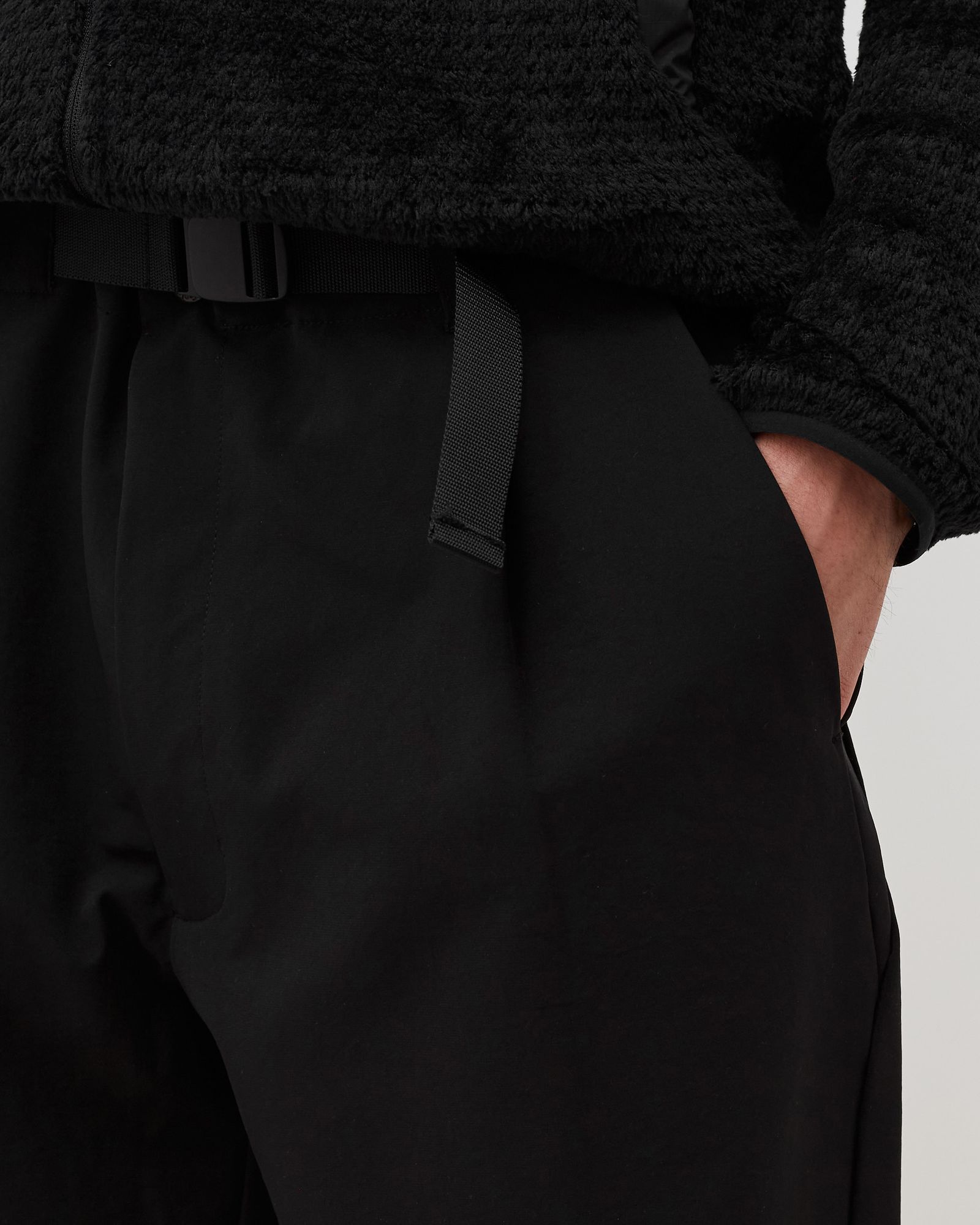 One Tuck Tapered Stretch Pants