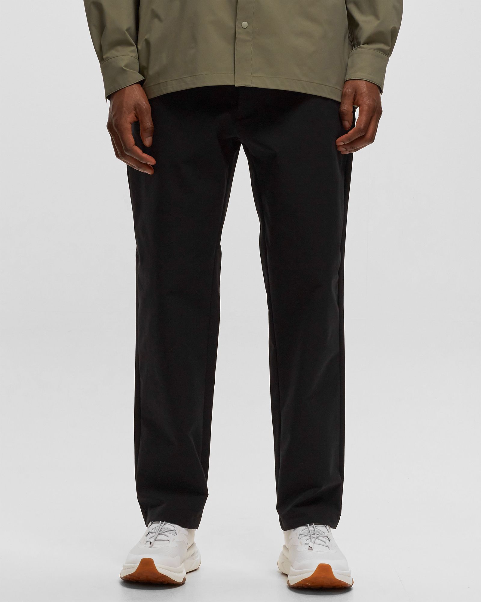 One Tuck Tapered Stretch Pants