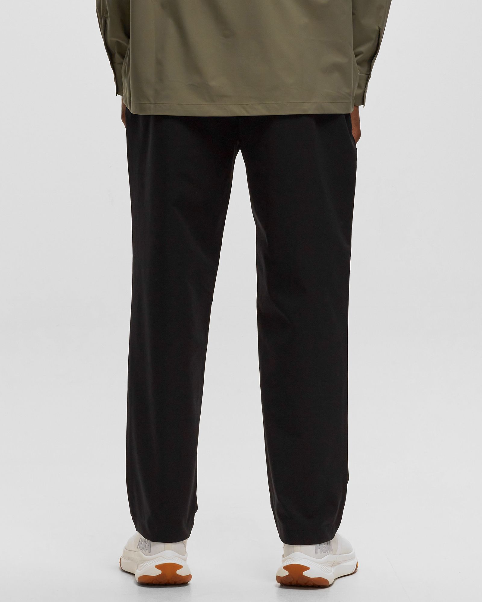 One Tuck Tapered Stretch Pants