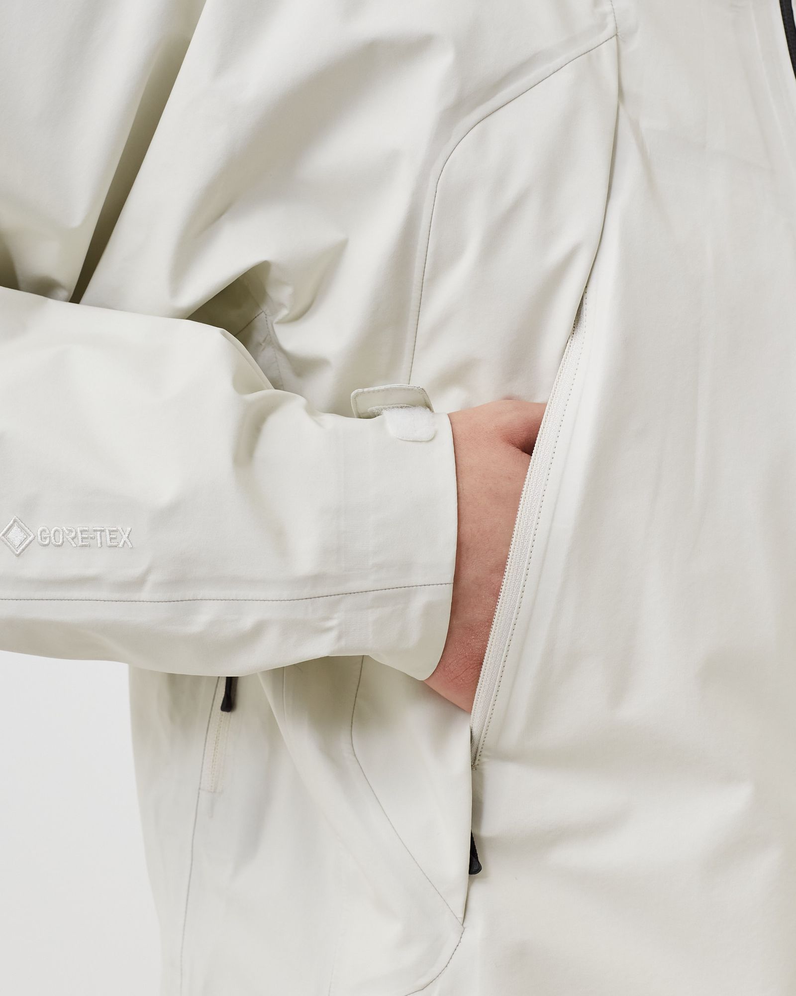 GORE-TEX Fly Air Jacket